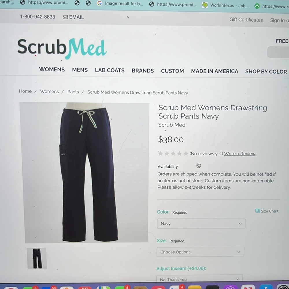 Scrub med pants.